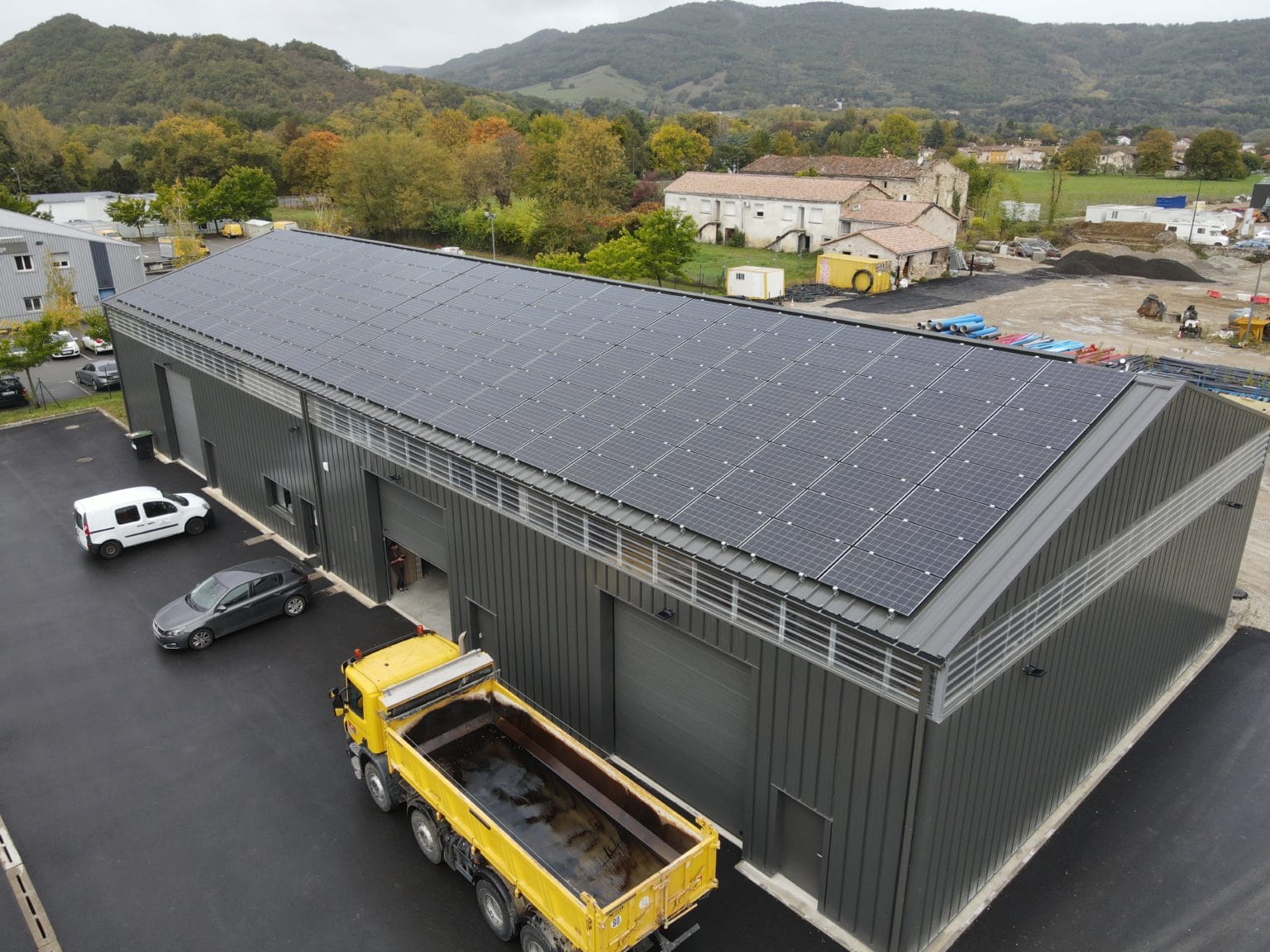 découvrez les solutions photovoltaïques pro pour une énergie renouvelable rentable et durable. optimisez votre consommation d'électricité tout en contribuant à la préservation de l'environnement avec des panneaux solaires de haute qualité adaptés aux besoins des entreprises.