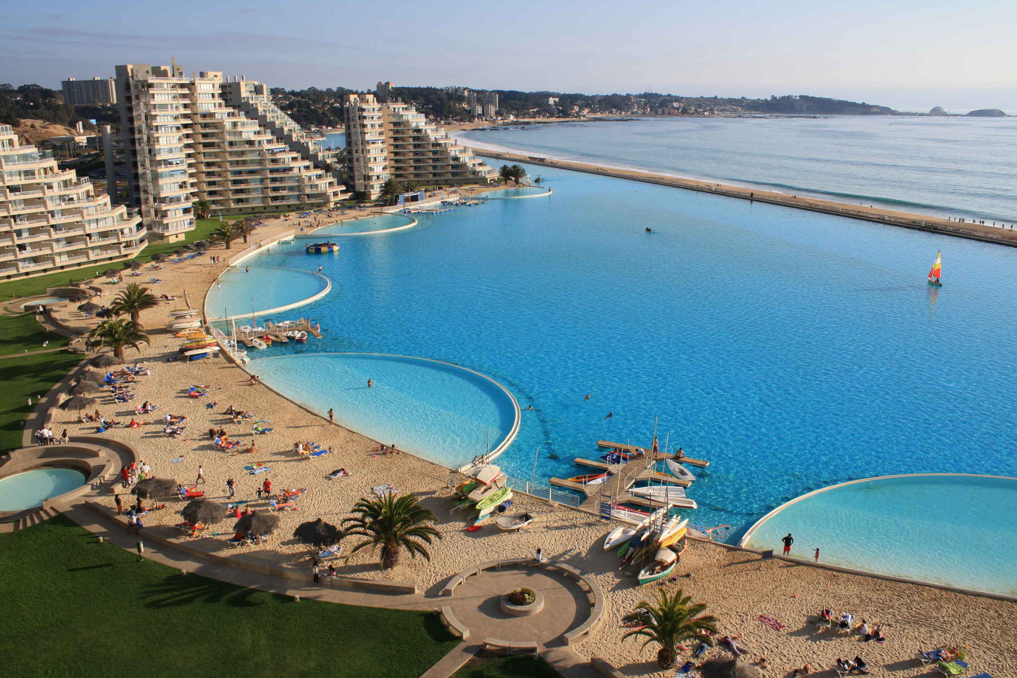 découvrez notre sélection de piscines grandes, idéales pour profiter pleinement de l'été en famille ou entre amis. design, confort et qualité au rendez-vous pour transformer votre jardin en oasis de détente.