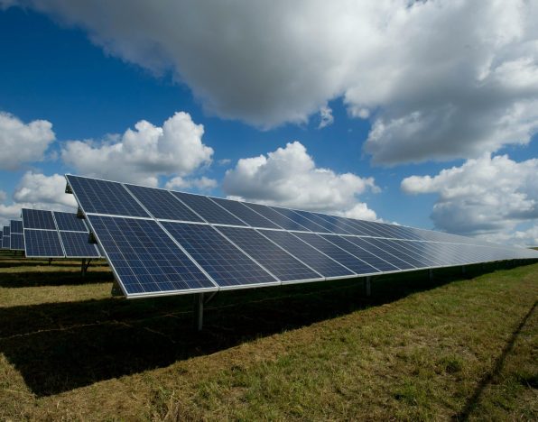 découvrez les dernières tendances et innovations du secteur solaire en 2025. explorez comment les avancées technologiques, les politiques environnementales et les nouvelles installations transforment l'énergie solaire pour un avenir durable.