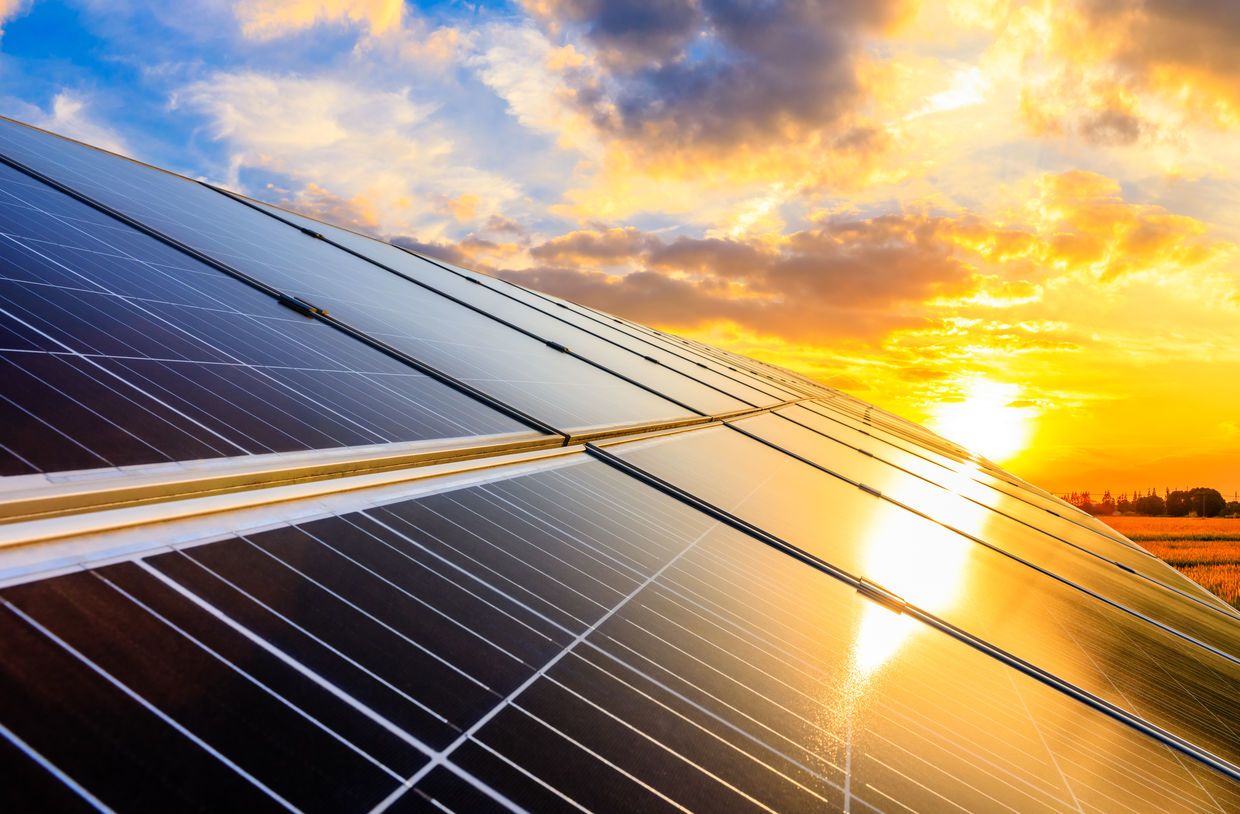 découvrez tout ce qu'il faut savoir sur le poids des panneaux solaires, leur impact sur l'installation, et les différents types disponibles sur le marché pour optimiser votre projet photovoltaïque.