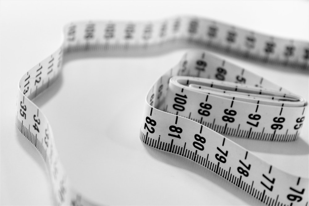 découvrez tout ce qu'il faut savoir sur le poids : définition, facteurs influençant le poids corporel, conseils pour le gérer de manière saine et équilibrée, ainsi que des astuces pour atteindre vos objectifs de poids.