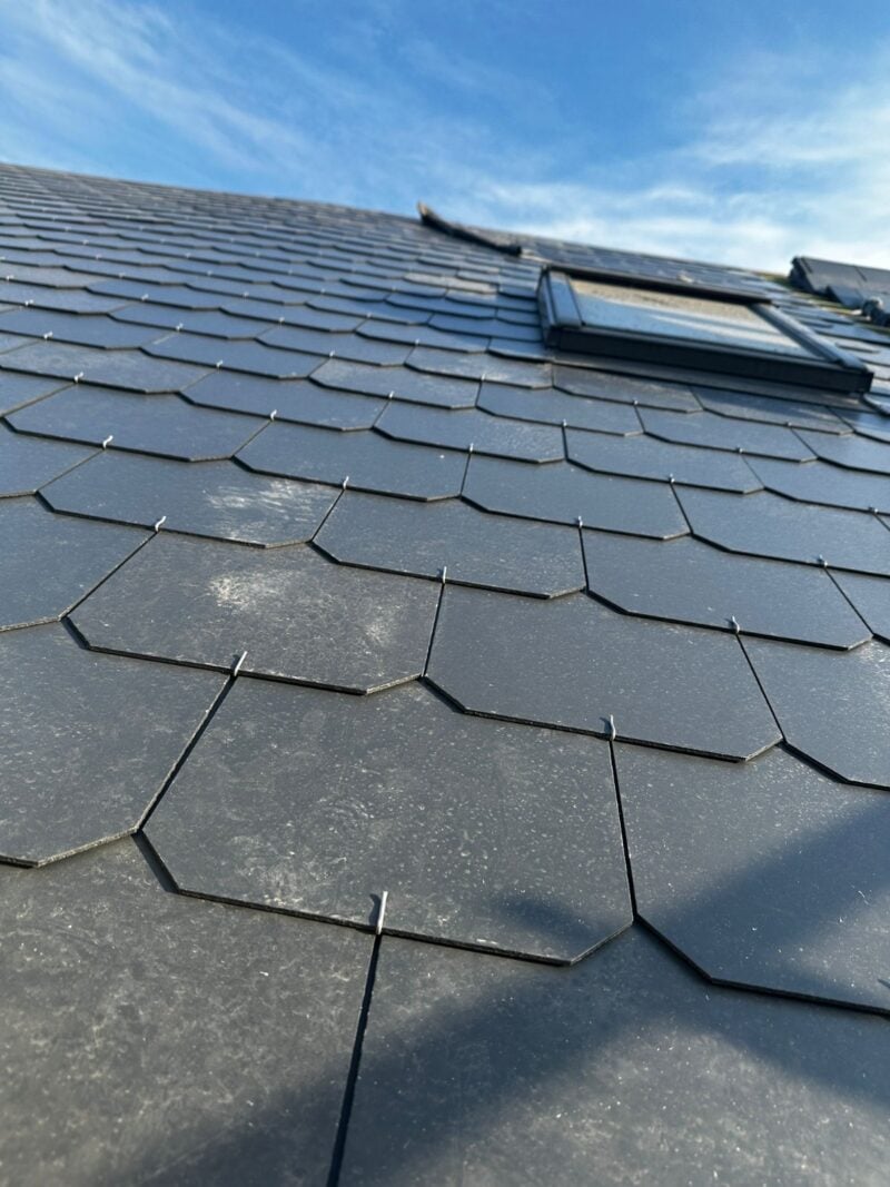 découvrez nos services de pose d'ardoise au mètre carré, garantissant un travail soigné et durable pour vos toitures et revêtements. profitez d'une expertise professionnelle pour embellir votre maison avec ce matériau élégant et résistant.