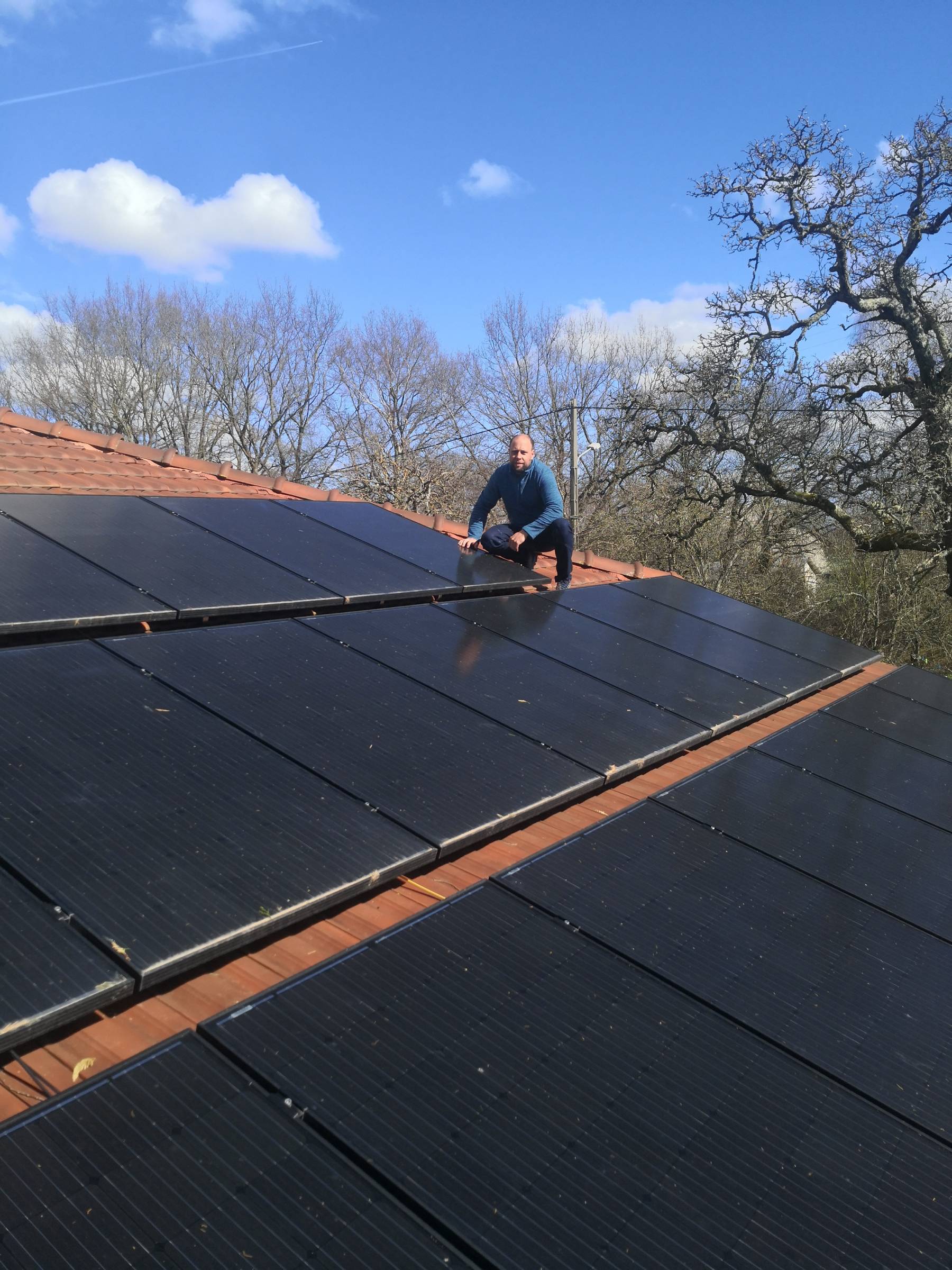 découvrez nos services professionnels de pose de panneaux photovoltaïques pour optimiser votre production d'énergie solaire. bénéficiez d'une installation clé en main, d'un accompagnement personnalisé et d'une expertise reconnue pour réduire vos factures d'électricité tout en préservant l'environnement.