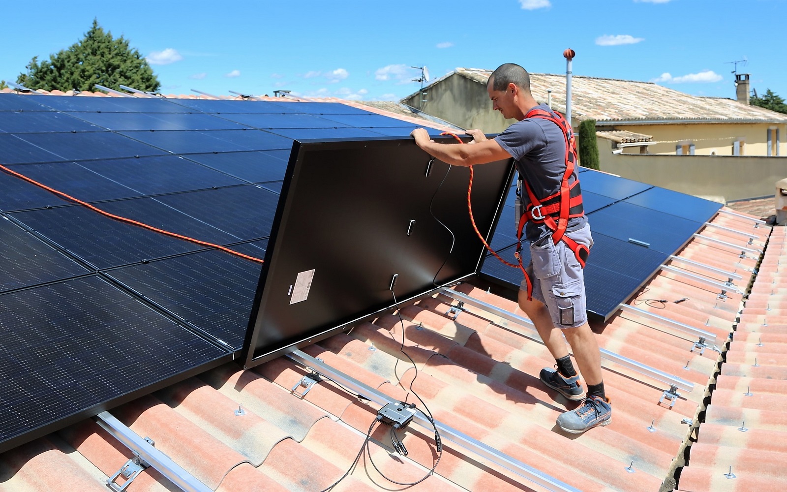 découvrez notre service professionnel de pose de panneaux solaires, offrant des solutions durables et efficaces pour réduire votre facture d'électricité et contribuer à la protection de l'environnement. profitez de conseils d'experts et d'une installation rapide et sécurisée.