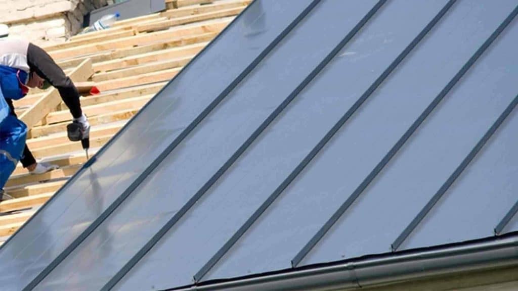 découvrez tout ce que vous devez savoir sur le pourcentage de pente des toitures. apprenez à déterminer la pente idéale pour votre toiture en fonction des matériaux, du climat et des normes de construction. informez-vous sur les avantages d'une bonne inclinaison et sur la façon d'optimiser l'évacuation des eaux de pluie.