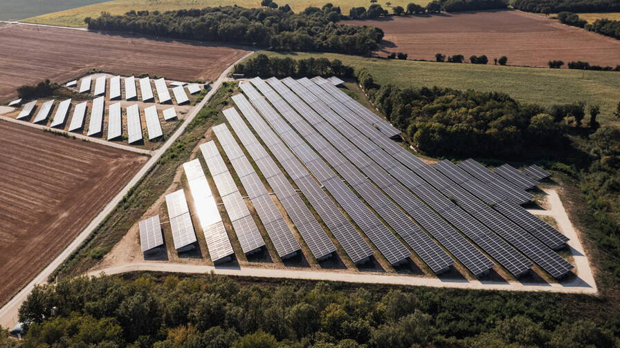 découvrez les prêts photovoltaïques, une solution financière avantageuse pour financer l'installation de panneaux solaires. profitez d'aides pour réduire vos coûts et investir dans une énergie renouvelable durable tout en réalisant des économies sur vos factures d'électricité.