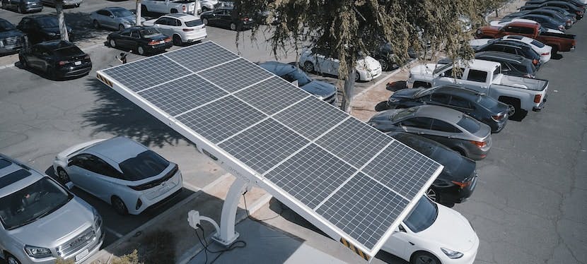 découvrez les prix des carports solaires et comment ils peuvent vous faire économiser sur vos factures d'électricité tout en protégeant votre véhicule. comparez les options et trouvez le carport solaire idéal pour votre maison.