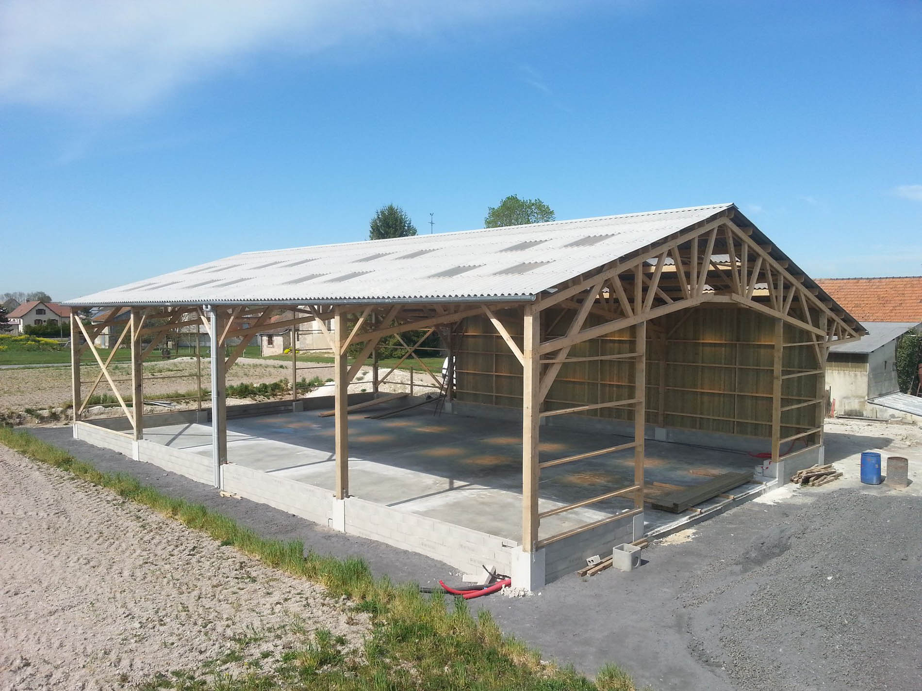 découvrez les prix compétitifs des hangars en bois de 300m2, adaptés à vos besoins de stockage ou d'aménagement. comparez les offres et choisissez la solution idéale pour votre projet.