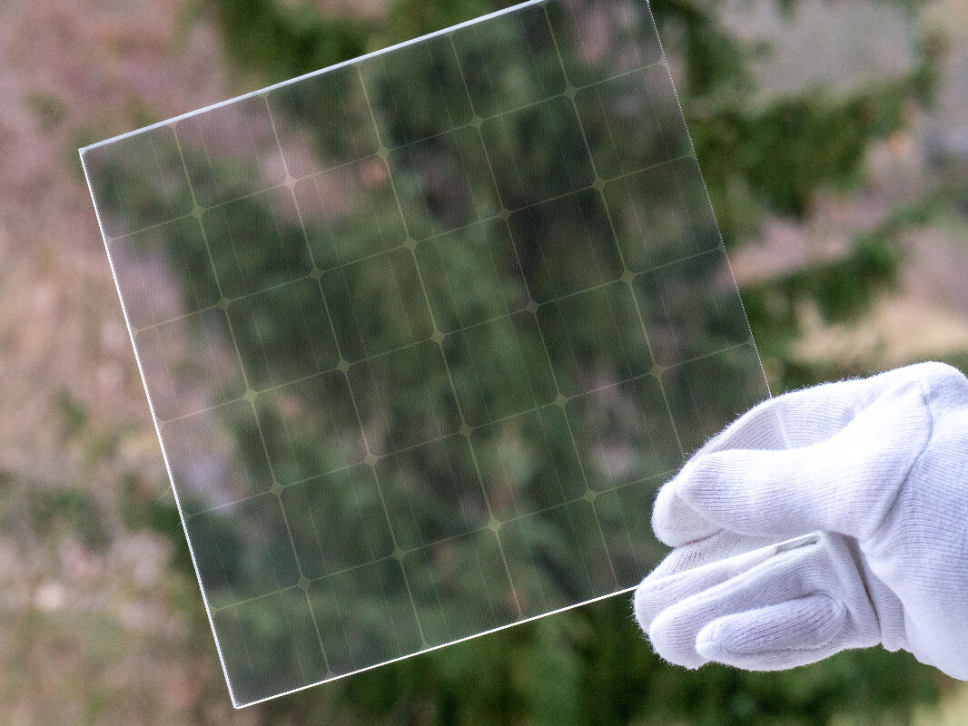 découvrez les prix des panneaux photovoltaïques transparents, une solution innovante et esthétique pour capter l'énergie solaire tout en préservant l'esthétique de votre bâtiment. comparez les offres et trouvez le meilleur rapport qualité-prix pour votre projet de transition énergétique.