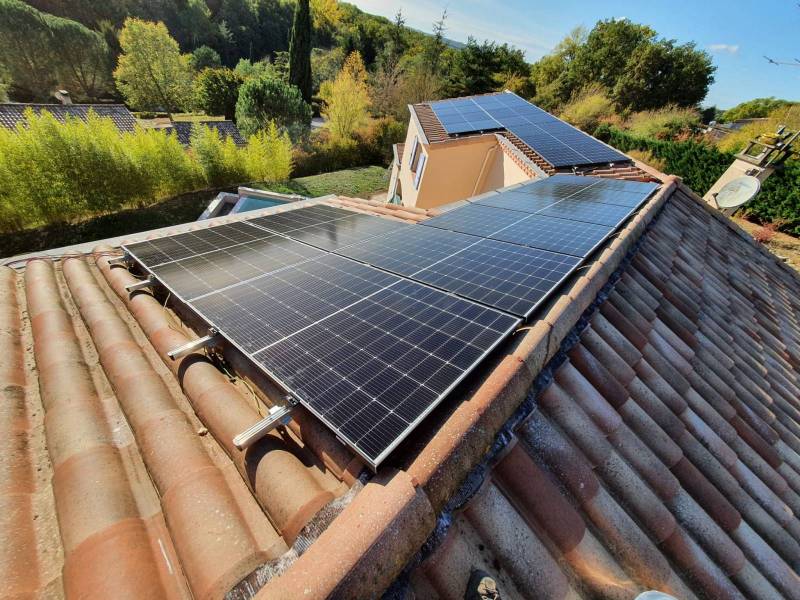 découvrez les prix des panneaux solaires en 2023, comparez les options disponibles, et trouvez les meilleures solutions pour réduire votre facture d'électricité tout en protégeant l'environnement.