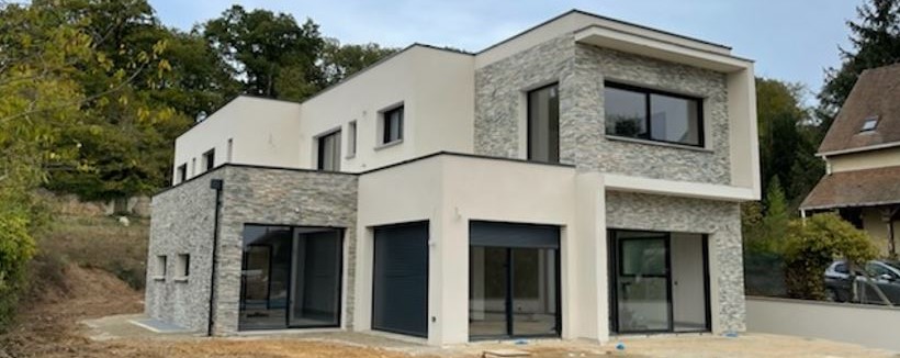 découvrez les différences de prix entre les toits plats et les toitures traditionnelles. comparez les avantages, les inconvénients et les coûts associés pour faire le meilleur choix pour votre projet de construction ou de rénovation.