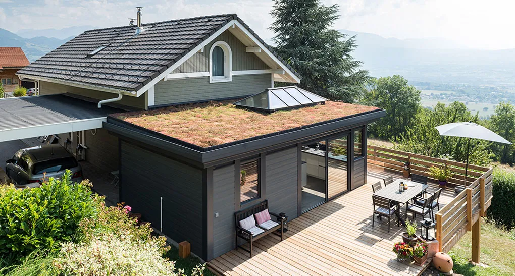 découvrez les différences de coût entre un toit plat et une toiture traditionnelle. comparez les avantages et inconvénients de chaque type de toiture pour faire le meilleur choix pour votre projet de construction ou de rénovation.