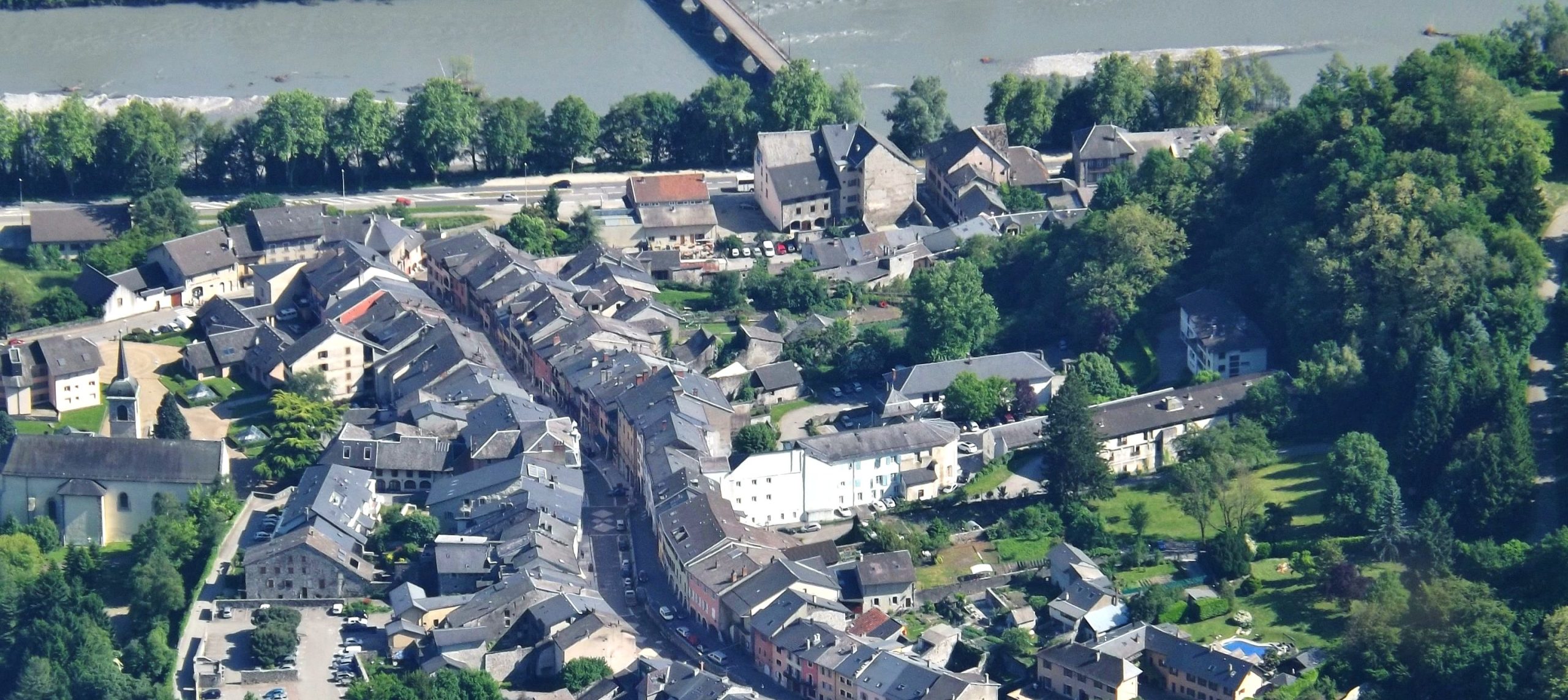 découvrez comment les projets solaires transforment les quartiers en espaces durables et écologiques. explorez les avantages de l'énergie solaire pour les communautés, de l'efficacité énergétique aux réductions de coûts, tout en contribuant à la protection de l'environnement.