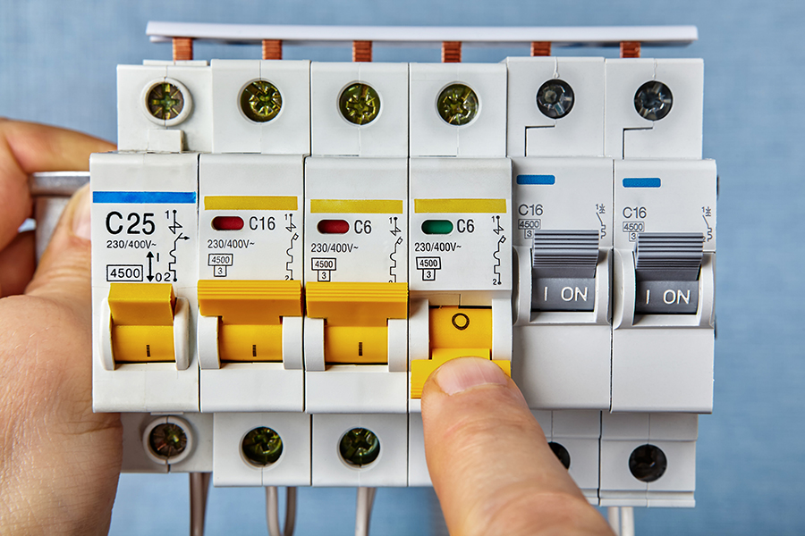 découvrez nos solutions de protection électrique conçues pour garantir la sécurité de vos installations et prévenir les risques d'accidents. informez-vous sur les équipements essentiels et les meilleures pratiques pour protéger votre environnement électrique et assurer la continuité de votre activité.