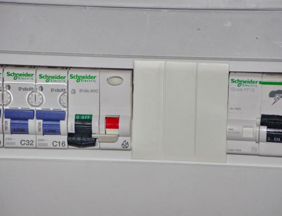 découvrez l'importance de la protection électrique pour garantir la sécurité de vos installations. apprenez comment prévenir les risques électriques grâce à des solutions adaptées et conformes aux normes en vigueur.