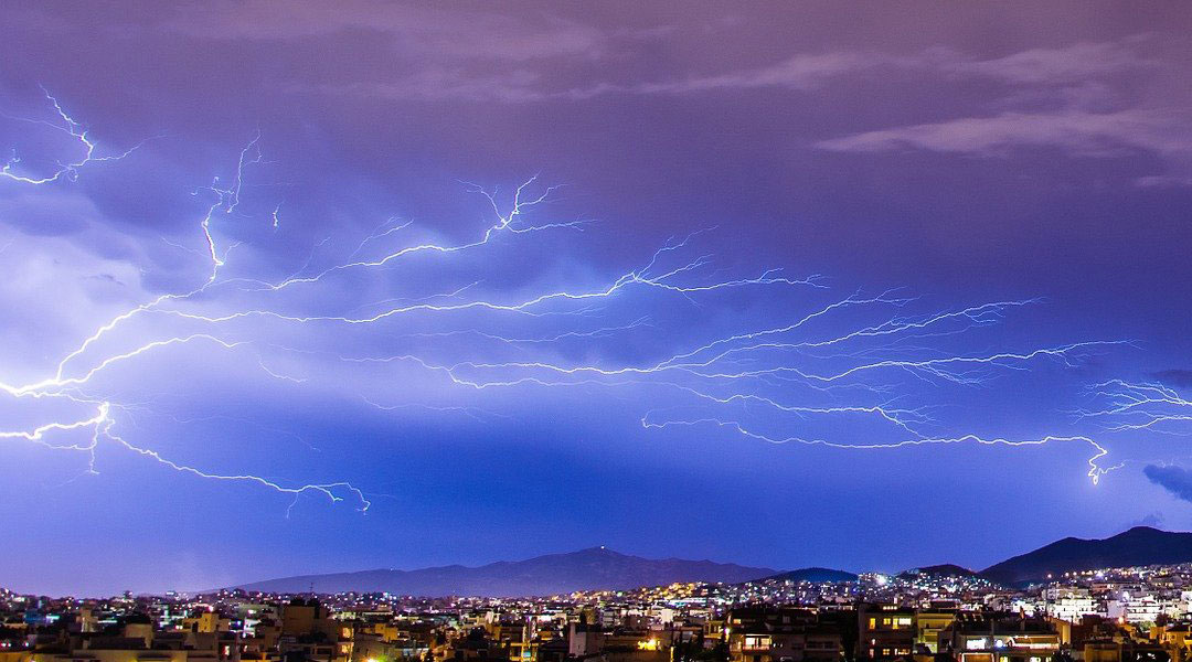 découvrez nos solutions de protection contre les orages pour protéger votre maison et vos appareils électroniques. préparez-vous aux intempéries et assurez votre sécurité avec nos conseils et produits spécialisés.