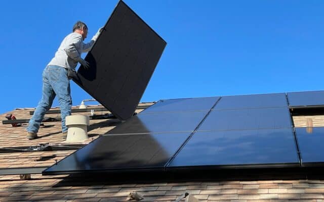 découvrez l'importance de la surface des panneaux solaires pour optimiser leur rendement. apprenez comment le choix de la taille et de l'orientation des panneaux influence la production d'énergie solaire et contribuez à un avenir plus durable.
