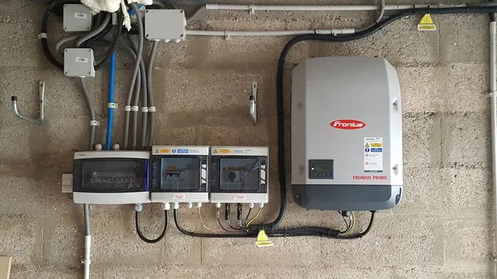 découvrez notre guide complet sur le raccordement d'onduleurs. apprenez les étapes essentielles pour installer et connecter efficacement votre onduleur, garantissant performance et fiabilité pour vos systèmes électriques.