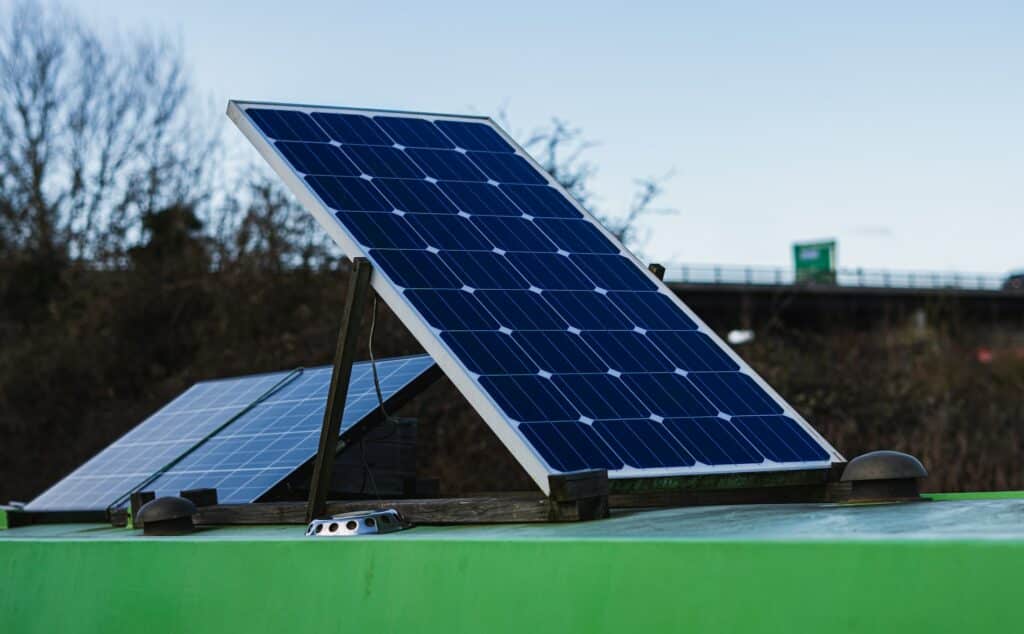 découvrez comment reconnaître un panneau solaire et les critères essentiels à considérer pour maximiser l'efficacité de votre investissement en énergie renouvelable. apprenez à identifier les types, les caractéristiques et les marques fiables pour une installation performante.