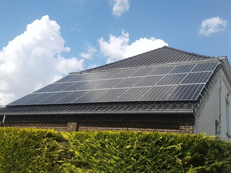 découvrez comment reconnaître un panneau solaire de qualité, ses caractéristiques essentielles, et les critères à prendre en compte pour faire un choix éclairé afin de maximiser votre investissement en énergie renouvelable.