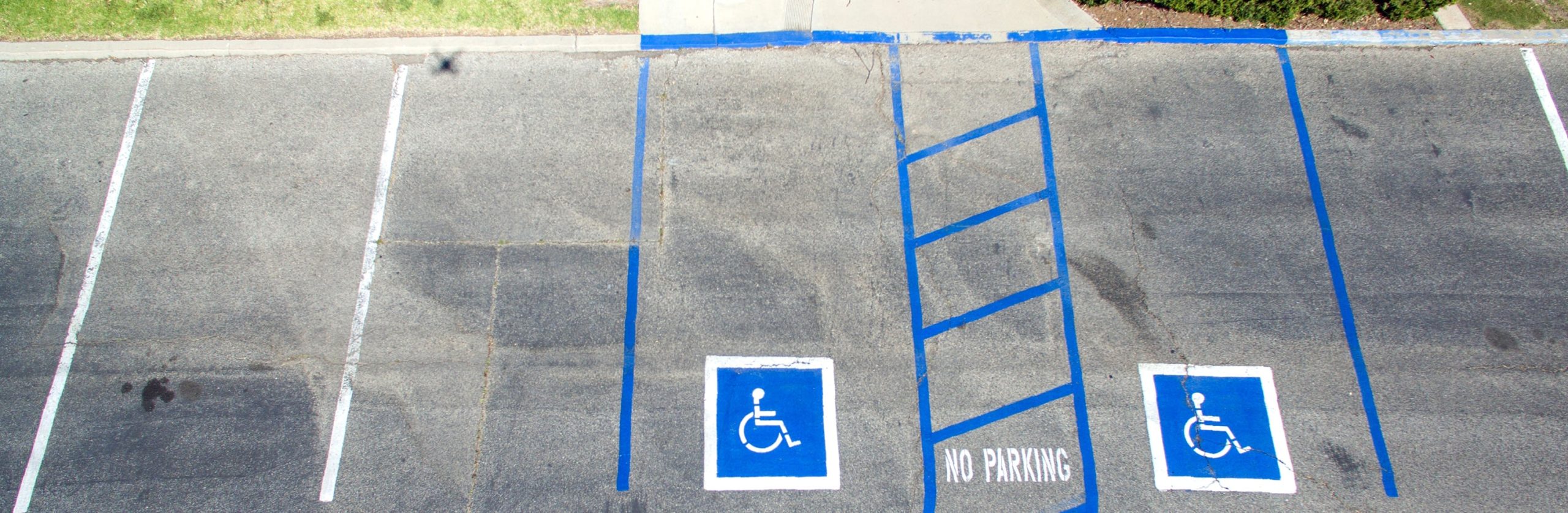 découvrez les règles essentielles de la réglementation sur le stationnement : obligations, zones de stationnement, amendes et conseils pratiques pour garer votre véhicule en toute légalité.