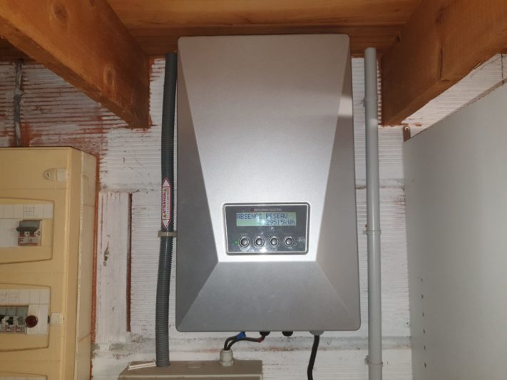 découvrez nos services de remplacement d'onduleurs photovoltaïques pour optimiser vos installations solaires. bénéficiez d'une expertise professionnelle et d'équipements de qualité pour garantir un rendement optimal de votre production d'énergie.