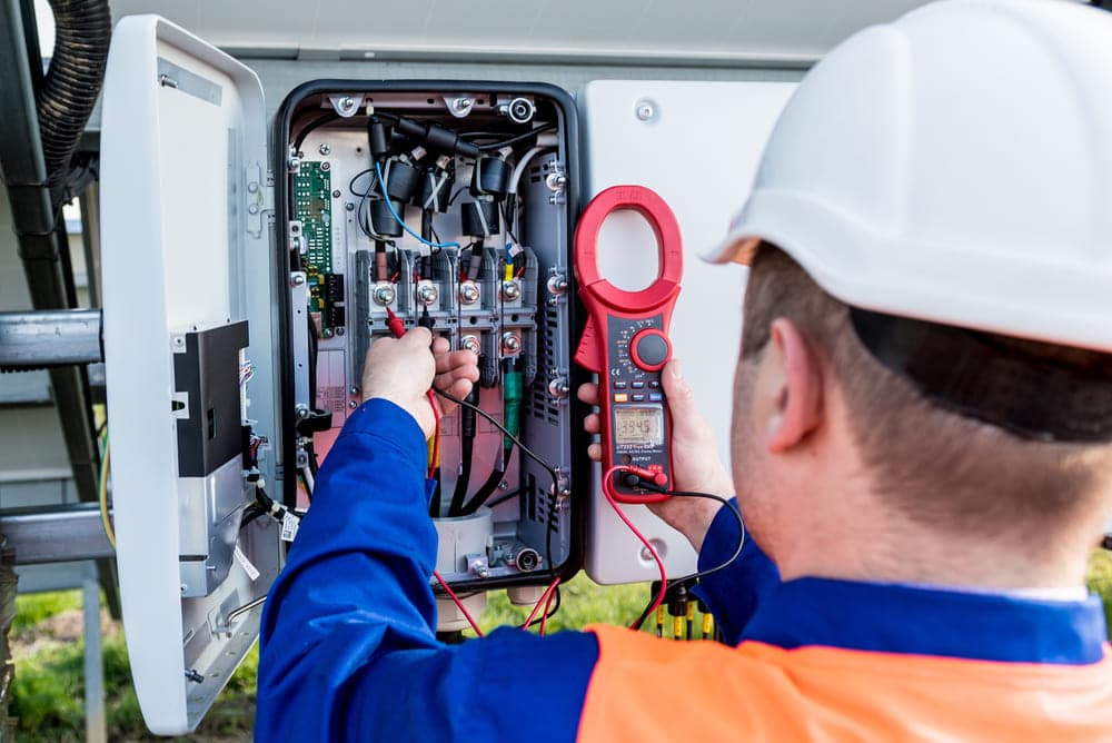 découvrez nos services de remplacement d'onduleurs photovoltaïques (pv) pour garantir l'efficacité et la durabilité de votre installation solaire. profitez d'une expertise professionnelle et d'une technologie de pointe pour optimiser votre production d'énergie renouvelable.