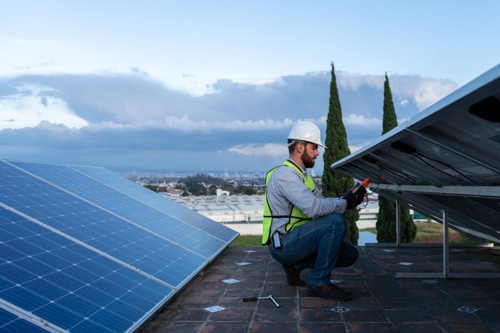 découvrez nos services de réparation d'onduleurs photovoltaïques (pv) pour garantir l'efficacité et la durabilité de votre système solaire. nos experts interviennent rapidement et efficacement pour résoudre tout problème technique.