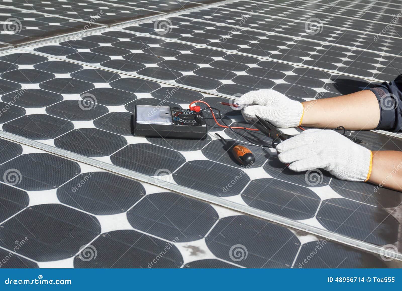 découvrez nos services de réparation solaire, spécialisés dans la maintenance et la remise en état de vos installations photovoltaïques. prolongez la durée de vie de vos panneaux solaires et optimisez leur performance avec notre équipe d'experts à votre écoute.