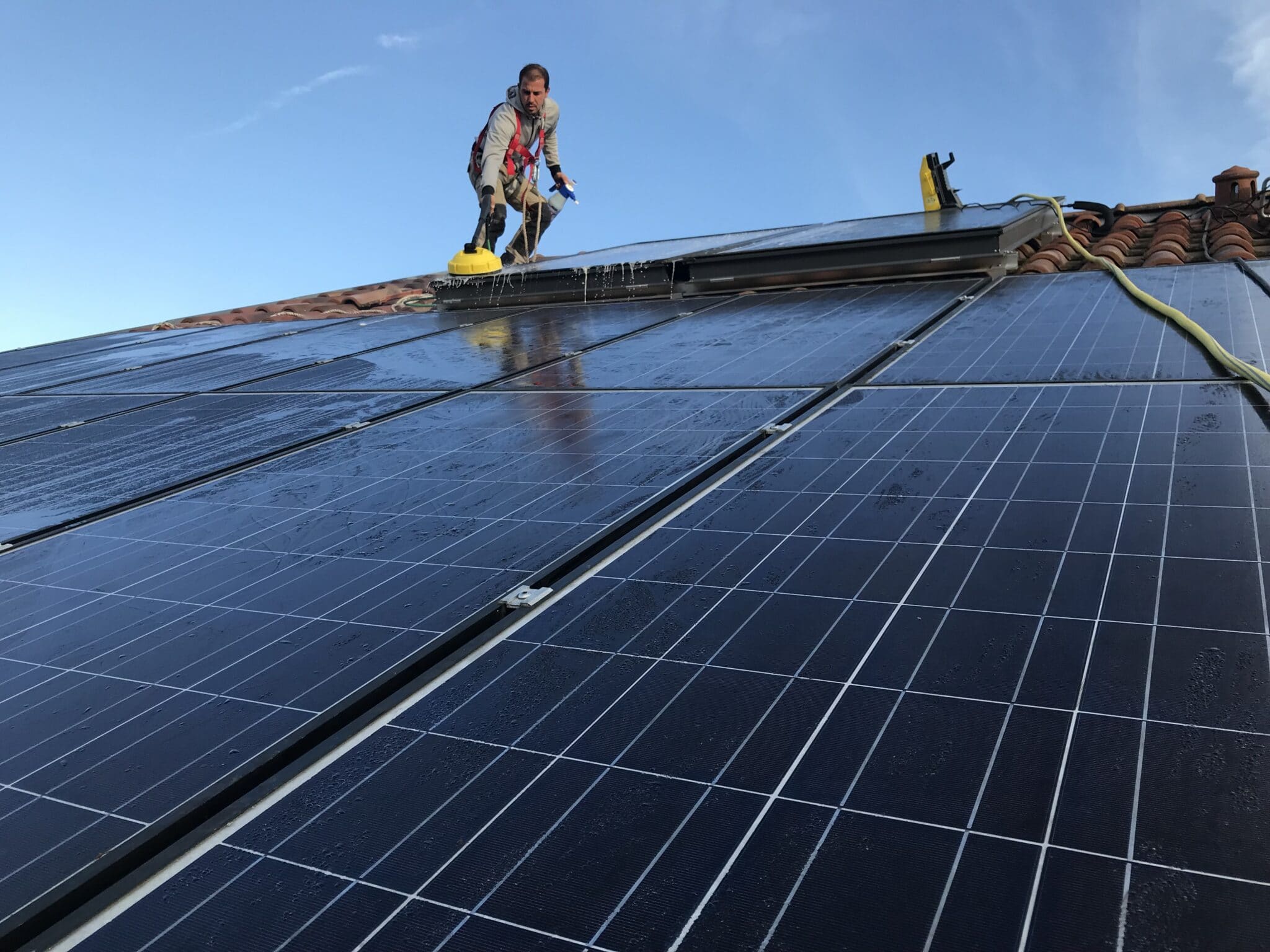 découvrez nos services professionnels de réparation de panneaux solaires. que vous rencontriez des problèmes de performance ou de fonctionnement, notre équipe d'experts est là pour remettre vos installations en état et optimiser leur efficacité. contactez-nous pour un diagnostic gratuit et un service rapide.