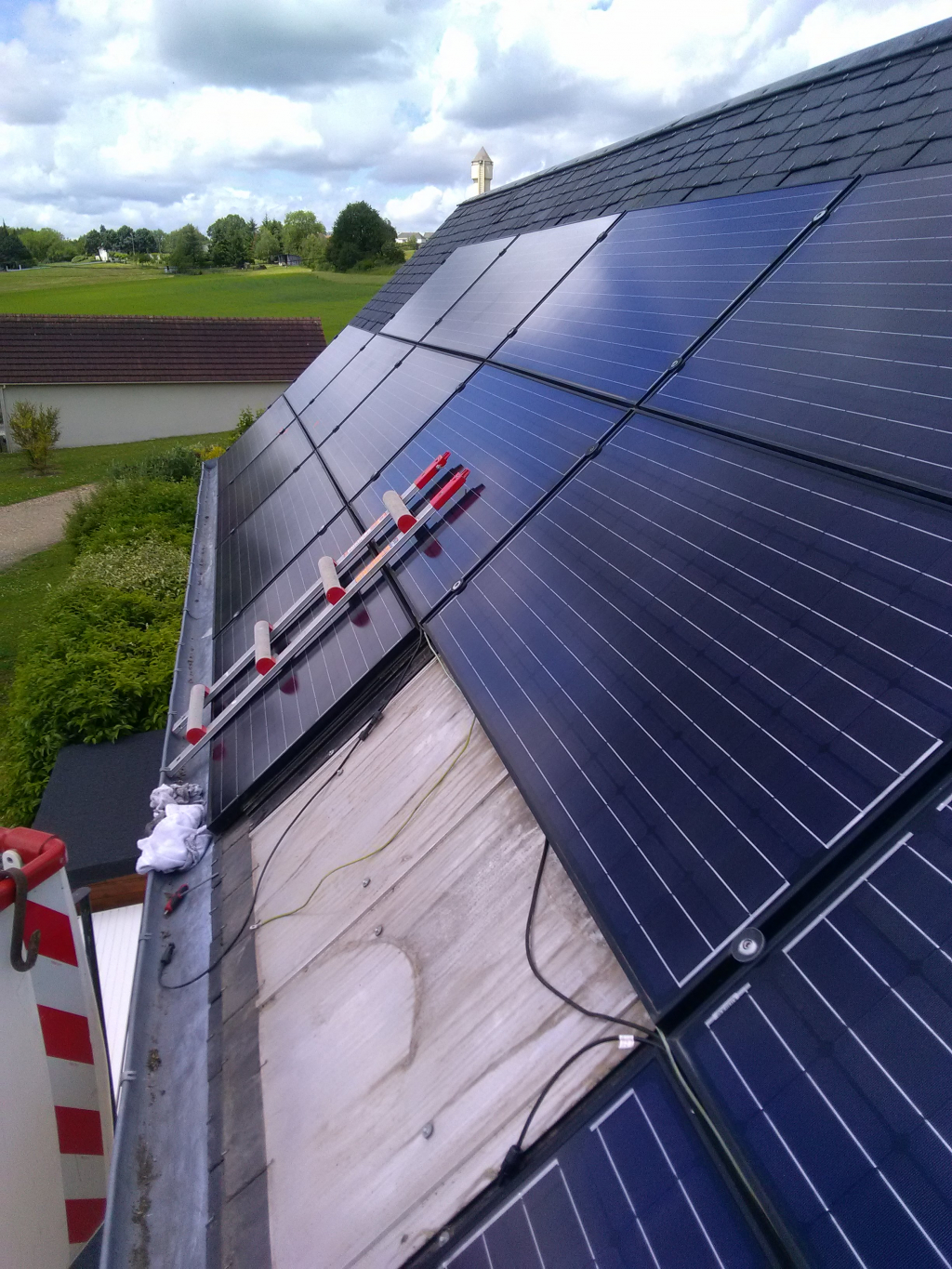 découvrez nos services de réparation de panneaux solaires pour optimiser l'efficacité de votre installation. nos experts s'assurent que vos panneaux fonctionnent parfaitement, prolongeant ainsi leur durée de vie. contactez-nous pour un diagnostic rapide et une intervention de qualité.