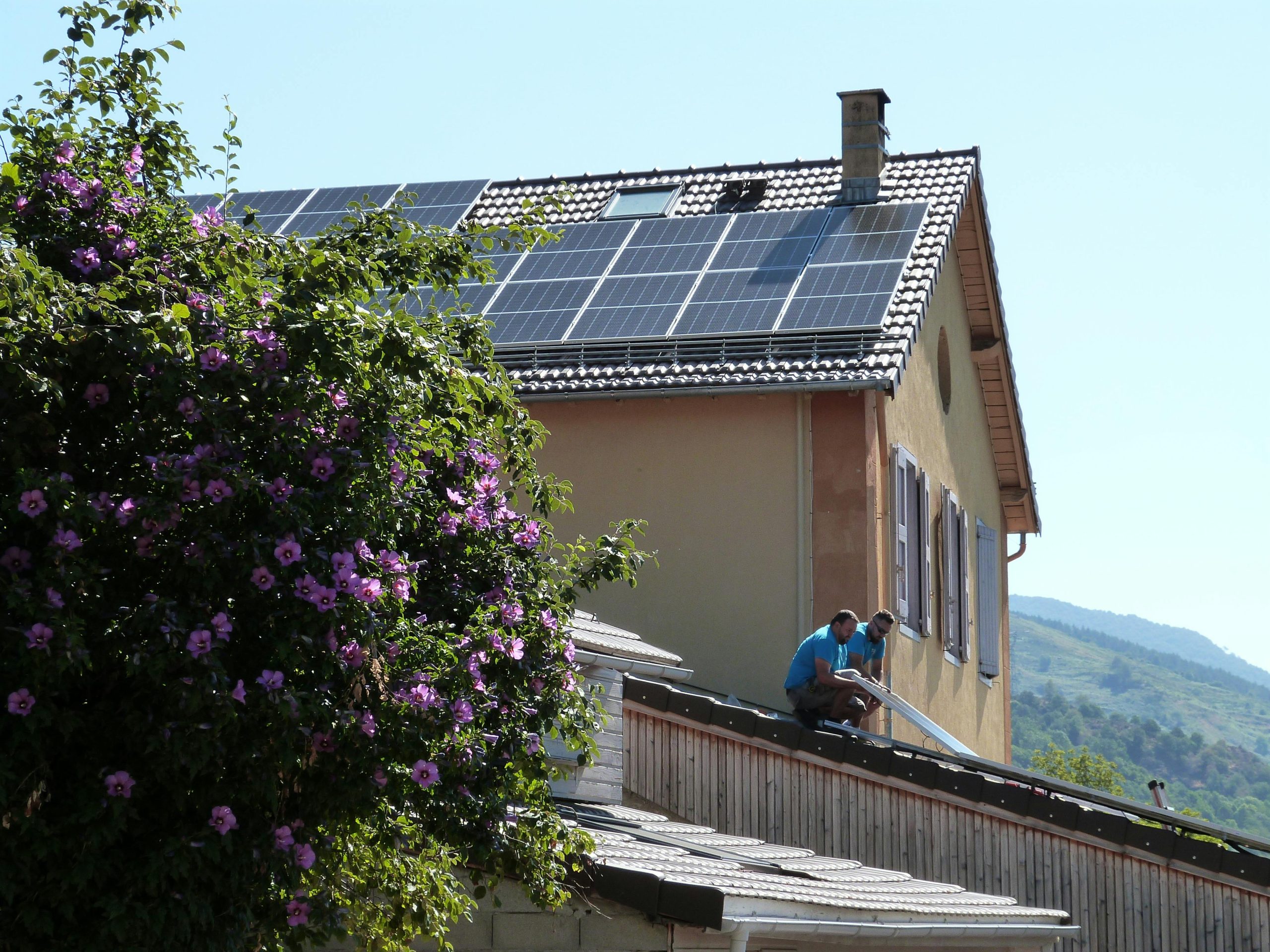 découvrez comment la responsabilité collective dans l'installation de panneaux solaires peut favoriser une transition énergétique durable. explorez les bénéfices sociaux, environnementaux et économiques de cette démarche collaborative qui engage communautés et particuliers vers une production d'énergie renouvelable.