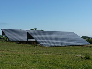 découvrez comment les revenus photovoltaïques peuvent transformer votre investissement en énergies renouvelables. apprenez à tirer parti des panneaux solaires pour générer des gains financiers tout en contribuant à la protection de l'environnement. informez-vous sur les aides, les subventions et les astuces pour maximiser vos gains grâce à l'énergie solaire.
