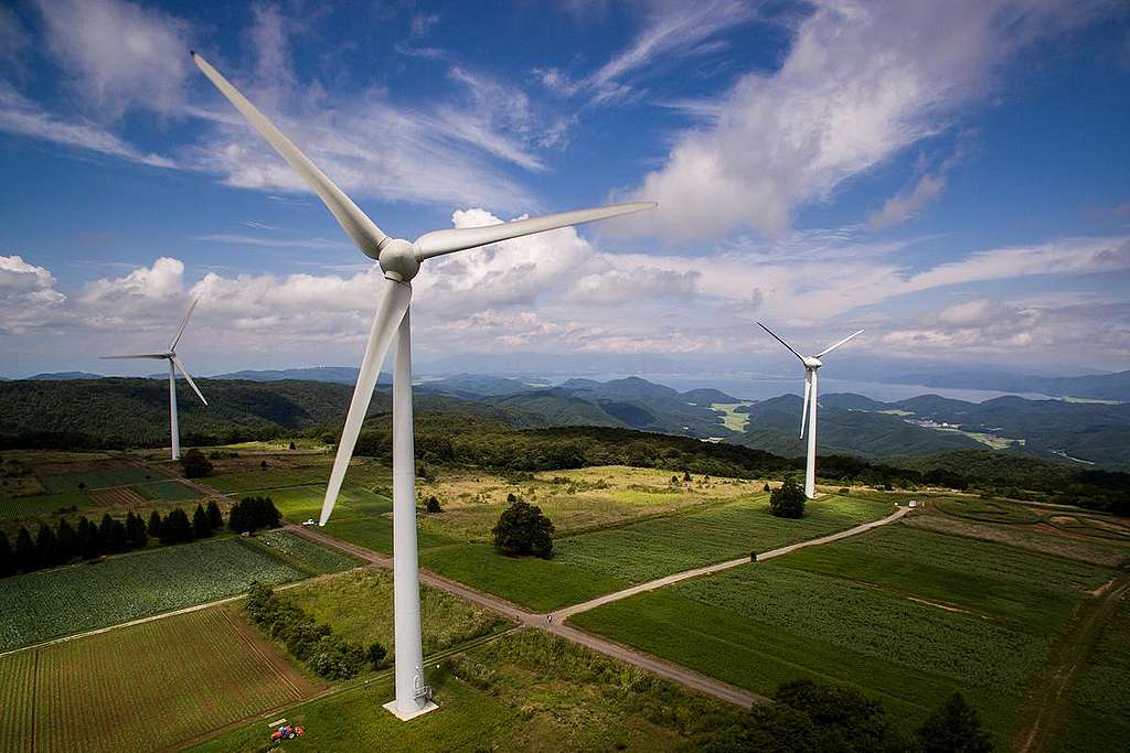 découvrez comment la révolution énergétique durable transforme notre quotidien, en intégrant des sources d'énergie renouvelables et des technologies innovantes pour un avenir plus vert et responsable.