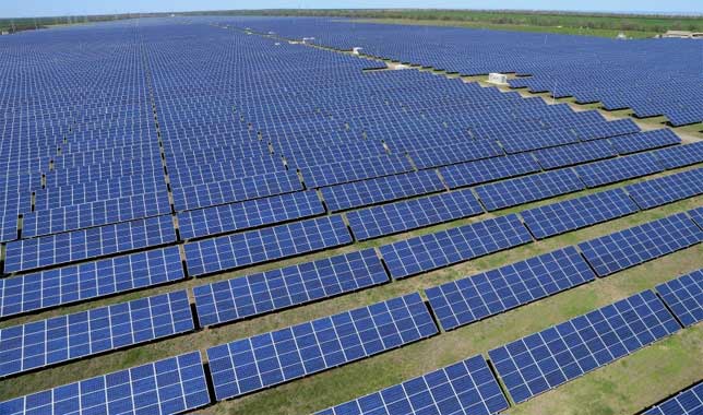 découvrez comment la révolution solaire transforme notre monde énergétique. explorez les avantages des énergies renouvelables, l'innovation technologique et l'impact positif sur l'environnement.