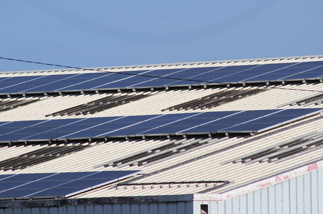 découvrez les risques associés à l'énergie solaire, y compris les impacts environnementaux, les problèmes d'installation et d'entretien, ainsi que les considérations économiques. informez-vous sur la manière de maximiser les avantages tout en minimisant les inconvénients.