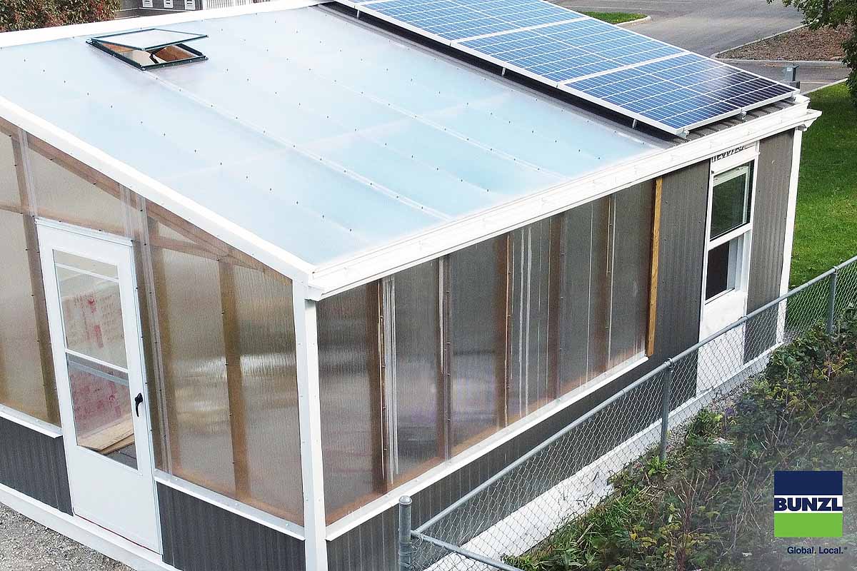 découvrez nos serres équipées de panneaux solaires, alliant innovation et durabilité pour une culture écoresponsable. optimisez votre jardin tout en réduisant votre empreinte carbone grâce à une source d'énergie renouvelable.