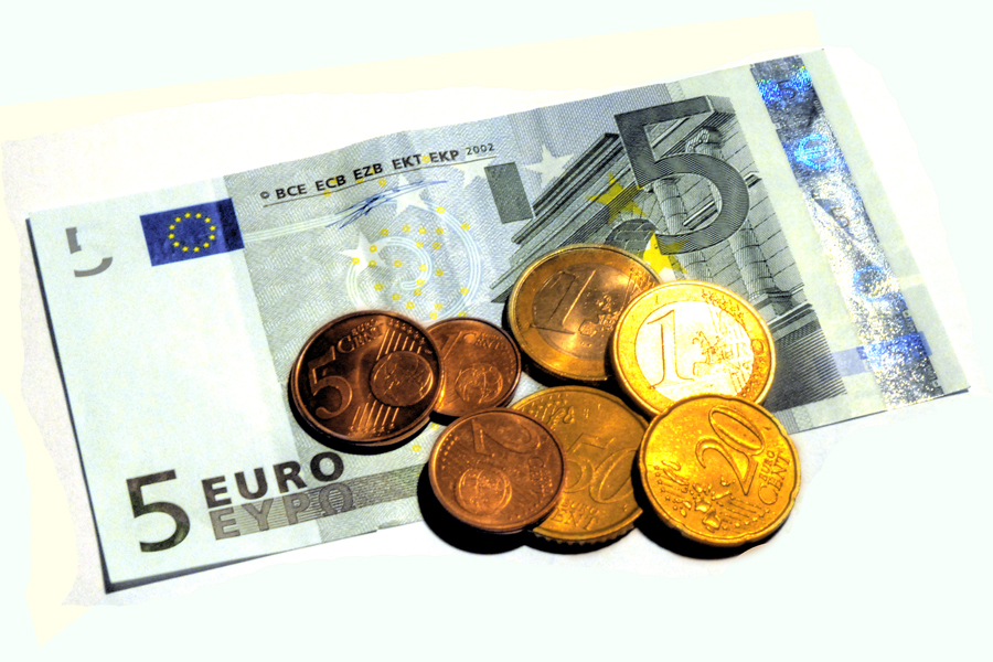 découvrez la signification de l'euro, la monnaie officielle de la zone euro. apprenez son histoire, son importance dans l'économie mondiale et son impact sur les échanges commerciaux.