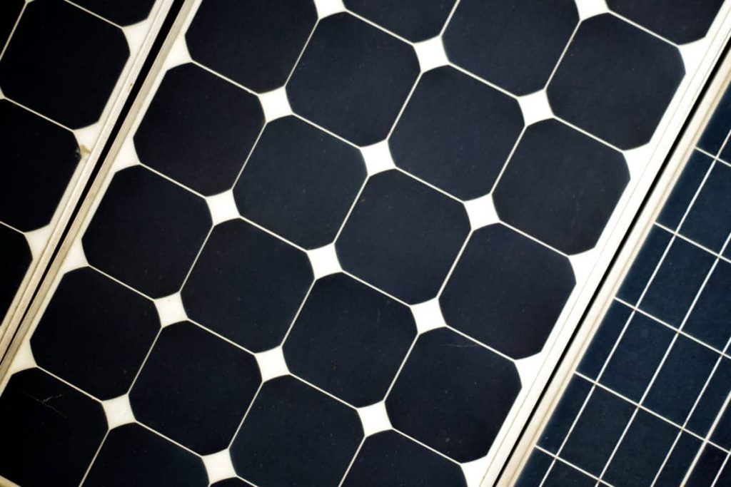 découvrez le silicium pv, un matériau clé dans la fabrication de panneaux solaires innovants. apprenez comment il contribue à une énergie durable et efficace, en optimisant la conversion photovoltaïque pour un avenir énergétique respectueux de l'environnement.