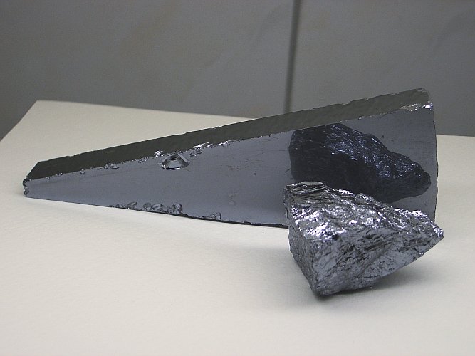 découvrez les propriétés et les bienfaits du silicium, un élément essentiel pour la santé et la beauté, utilisé dans divers domaines tels que la médecine, la cosmétique et la nutrition.