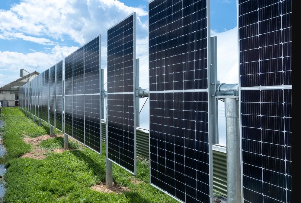 découvrez comment simuler l'installation de panneaux solaires pour optimiser votre production d'énergie renouvelable. obtenez des estimations précises des coûts et des économies potentielles grâce à notre outil de simulation facile à utiliser.