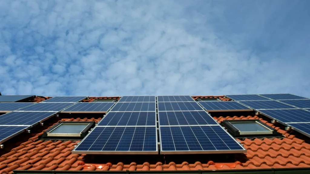 découvrez notre outil de simulation photovoltaïque en ligne pour évaluer le potentiel de votre installation solaire. obtenez des estimations précises de production d'énergie, de retour sur investissement et d'économies réalisées grâce à l'énergie solaire.