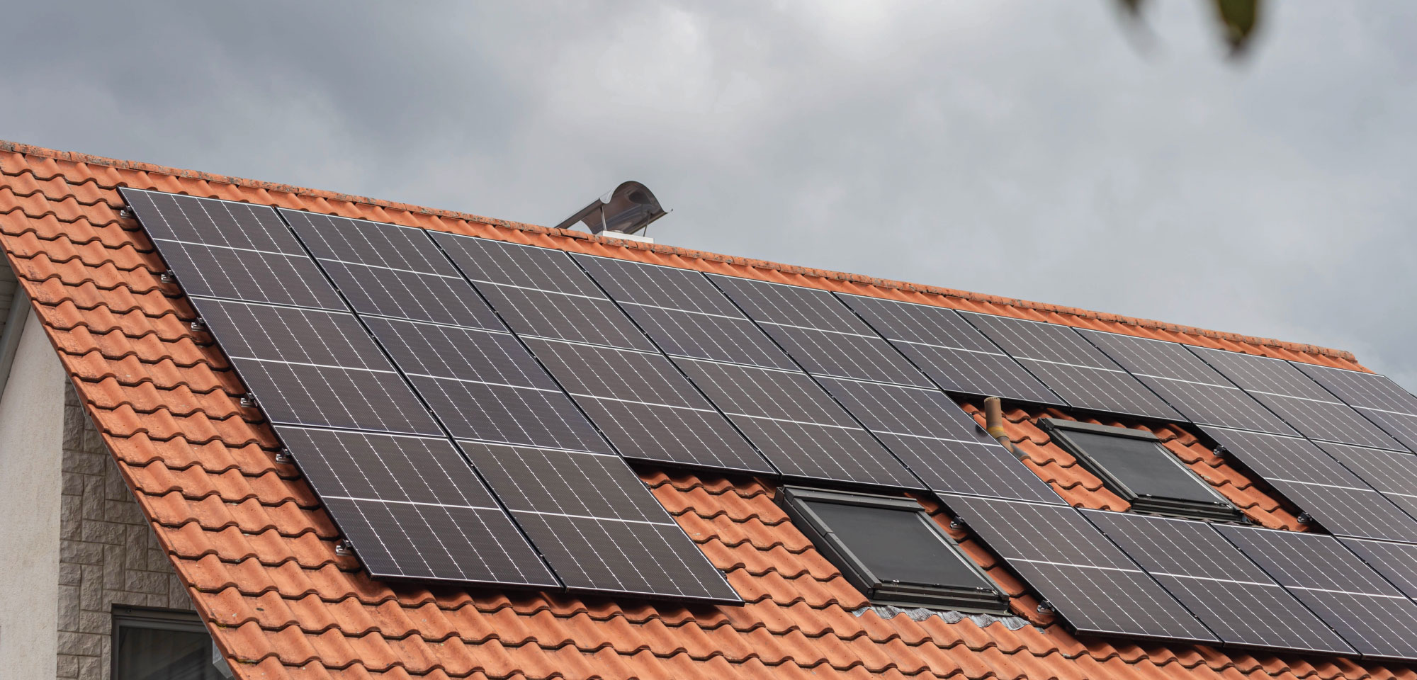 découvrez l'énergie solaire et ses avantages pour un avenir durable. apprenez comment les panneaux solaires transforment la lumière du soleil en électricité, réduisant votre empreinte carbone tout en économisant sur vos factures d'énergie.