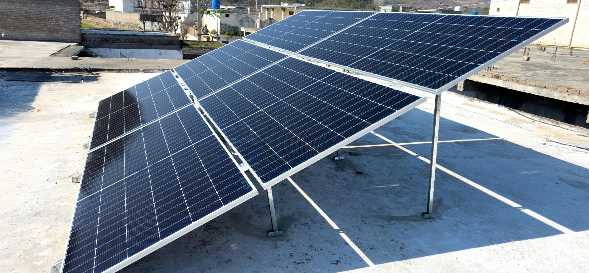 découvrez l'énergie solaire et son importance croissante dans la transition énergétique. apprenez comment l'énergie solaire peut réduire votre empreinte carbone, diminuer vos factures d'électricité, et contribuer à un avenir durable. explorez les différentes technologies solaires et trouvez des solutions adaptées à vos besoins.