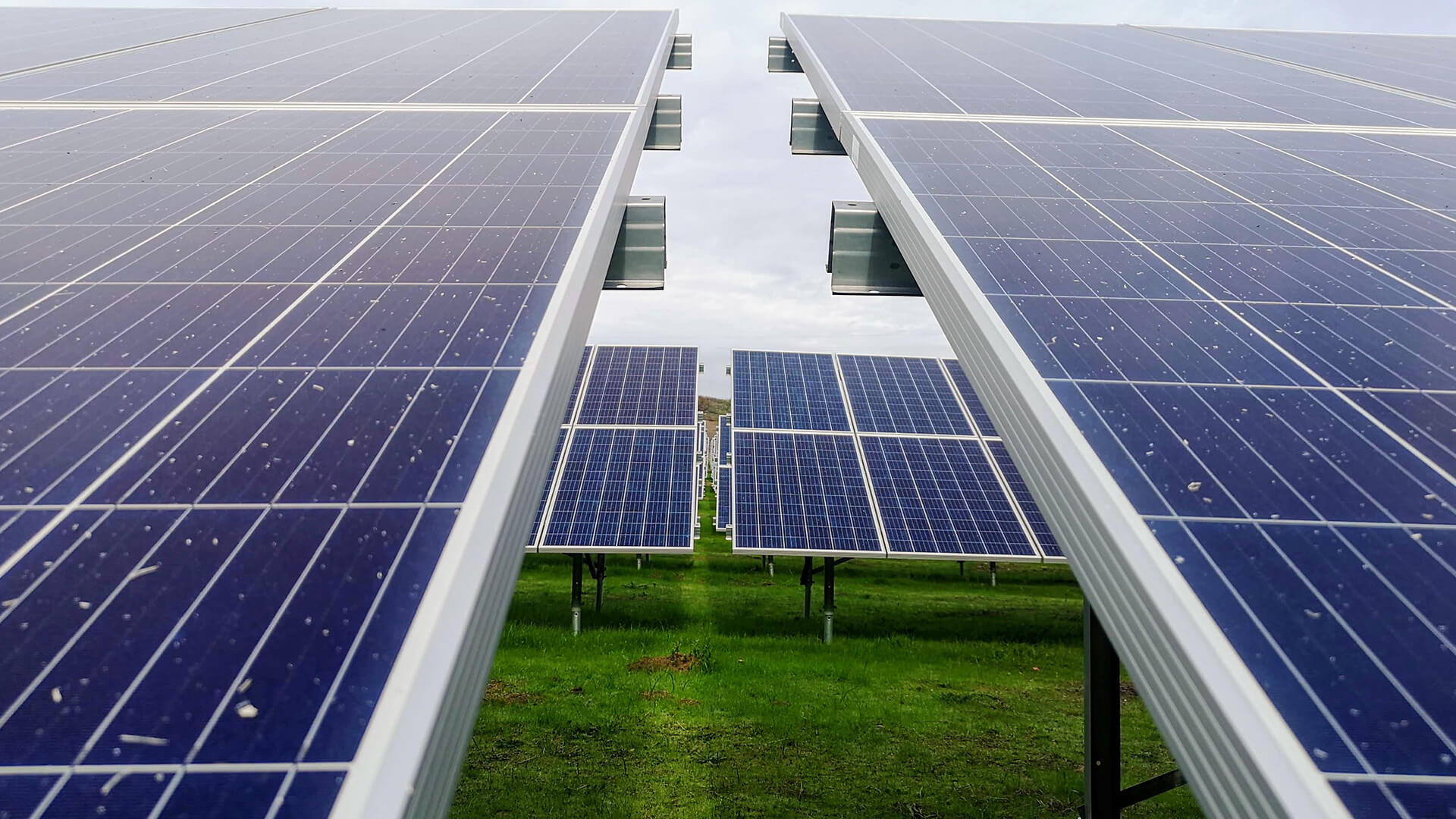 découvrez les avantages de l'énergie solaire, une solution d'énergie renouvelable respectueuse de l'environnement. transformez la lumière du soleil en électricité pour un avenir durable et économisez sur vos factures d'énergie grâce à des technologies innovantes et écologiques.