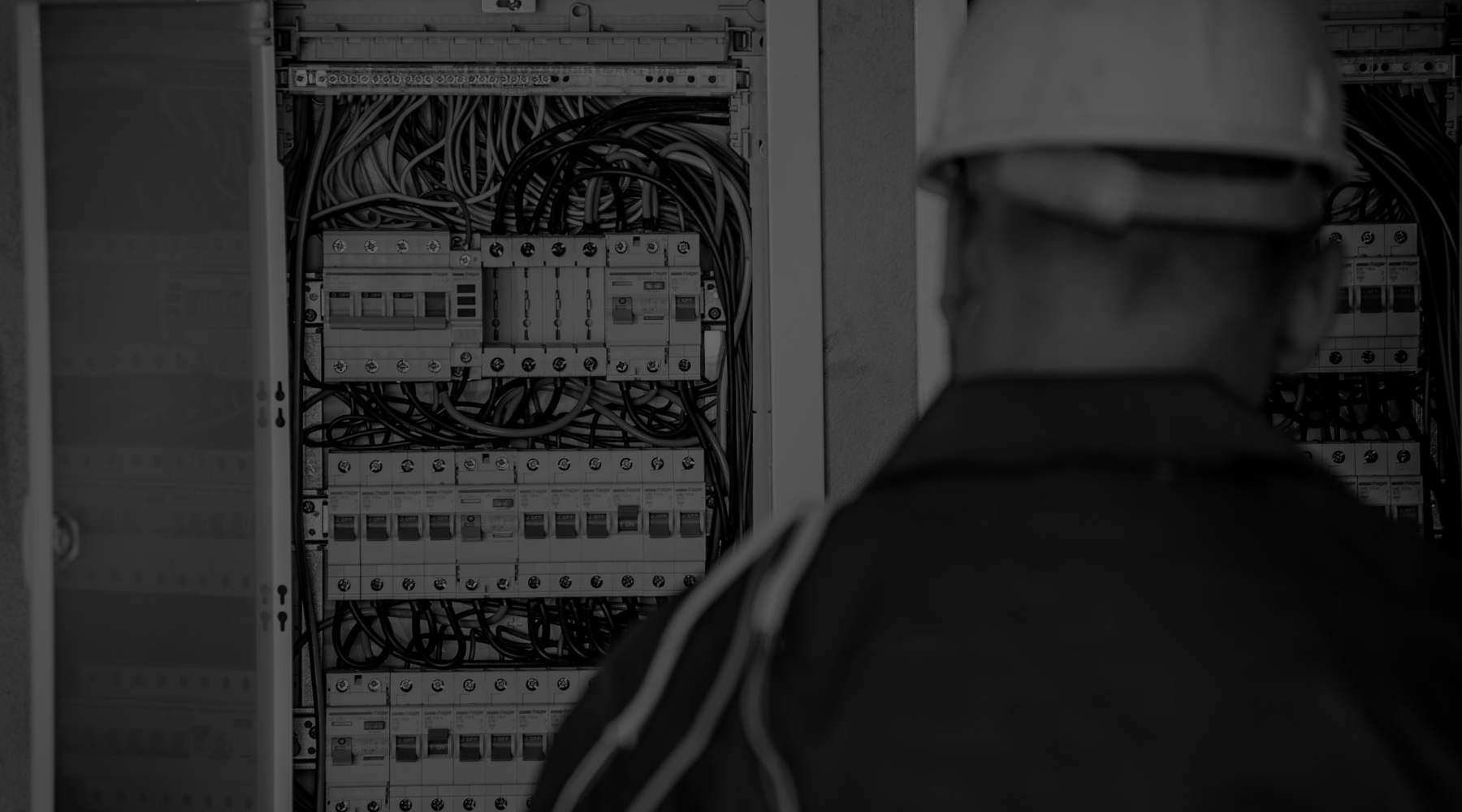 découvrez notre expertise en solutions électriques adaptées à vos besoins. que ce soit pour des installations résidentielles, commerciales ou industrielles, nous vous proposons des services sur mesure pour garantir performance, sécurité et efficacité énergétique.