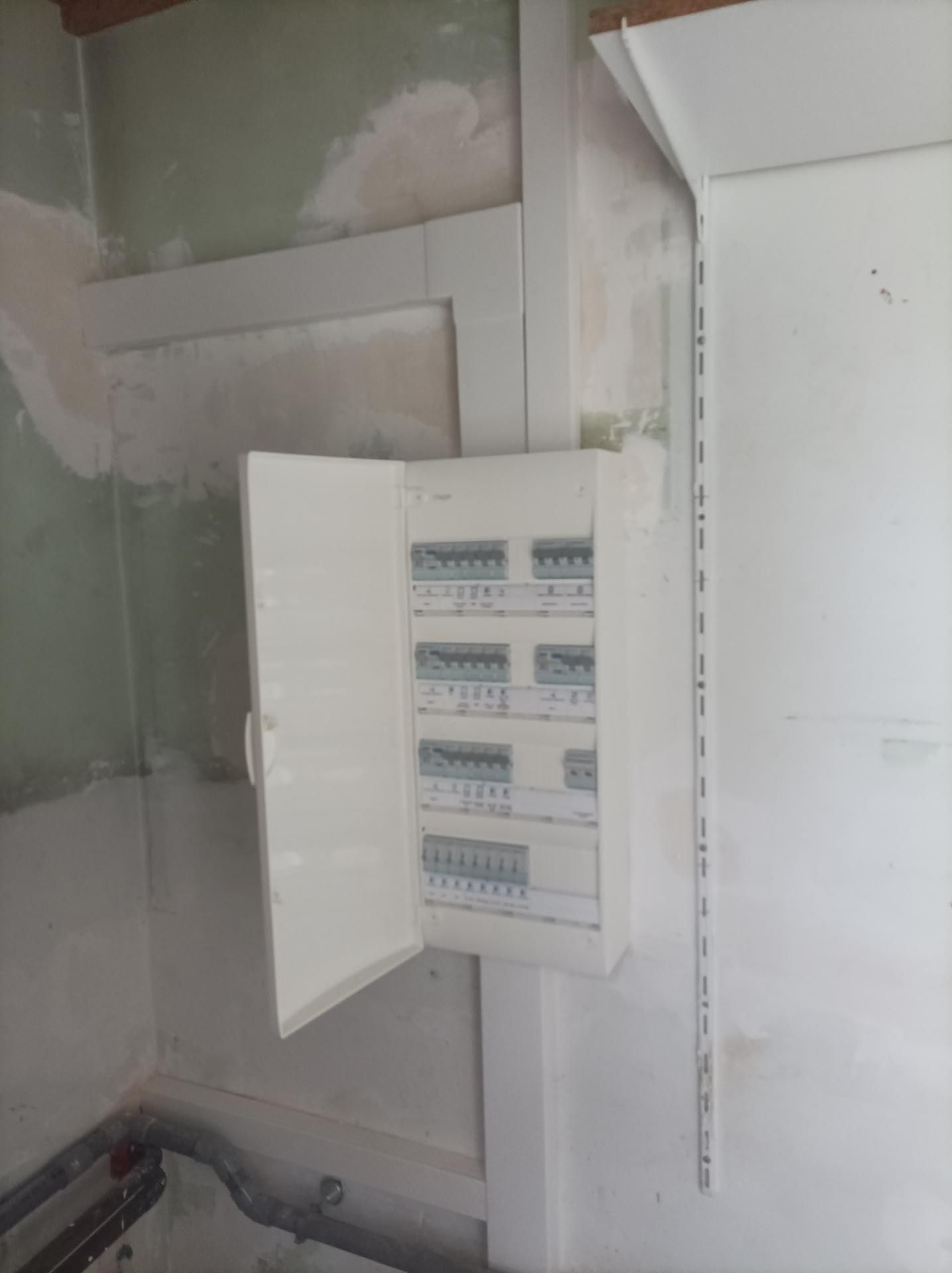 découvrez les solutions innovantes de mr elec, votre partenaire de confiance pour des équipements et services électriques à la pointe de la technologie. améliorez votre efficacité énergétique avec nos produits avant-gardistes et des conseils personnalisés.