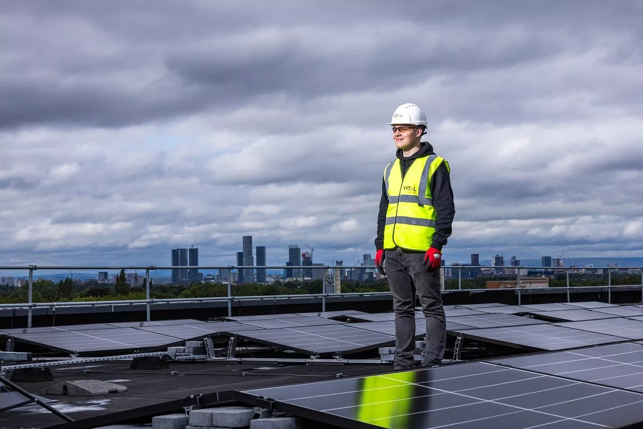 découvrez des solutions solaires adaptées aux entreprises pour réduire vos coûts énergétiques et améliorer votre impact environnemental. optimisez votre consommation d'énergie grâce à des technologies innovantes et durables.
