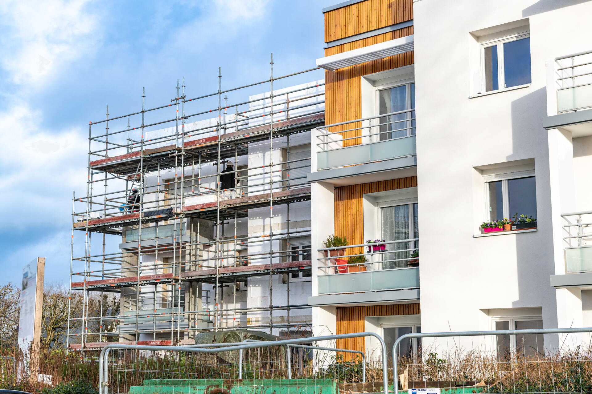 découvrez comment obtenir des subventions pour l'installation de panneaux solaires en copropriété. profitez d'aides financières pour réduire vos coûts tout en contribuant à la transition énergétique. information sur les démarches et conditions d'éligibilité.