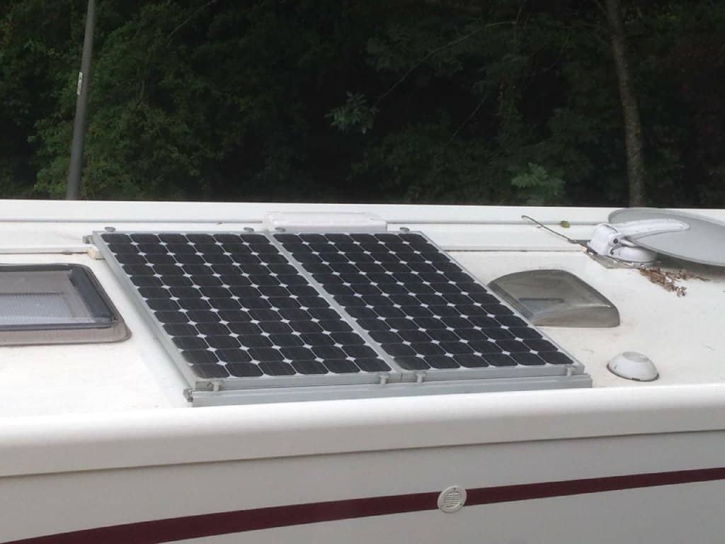 découvrez notre support pour panneau solaire spécialement conçu pour les camping-cars. optimisez votre autonomie énergétique lors de vos voyages en plein air grâce à une installation facile et sécurisée de vos panneaux solaires.